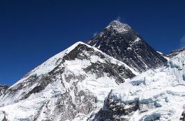 Mont Everest viši za 86 centimetara