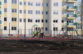 FOTO: Grad oprema igrališta na Jugovićevu na inicijativu stanara naselja za bezbednjake