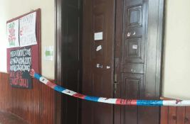 Gimnazija u Bečeju: Pao deo maltera sa plafona učionice, povređena četiri učenika