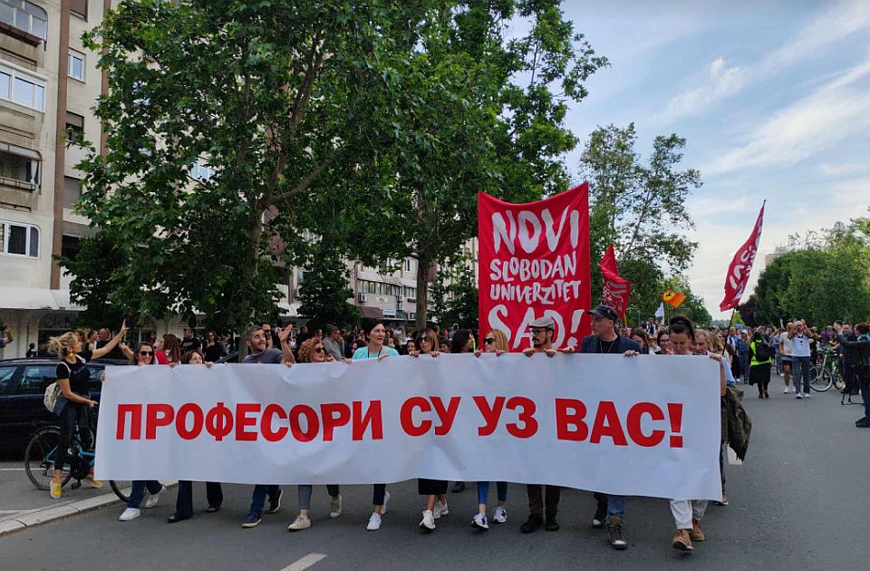 UŽIVO Protest zbog Vučićevih UŽIVO Protest zbog Vučićevih