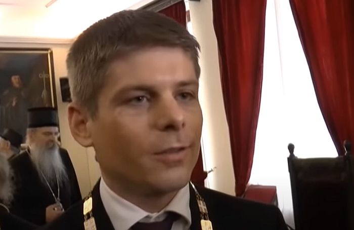 Gujon: Nije lako biti Srbin