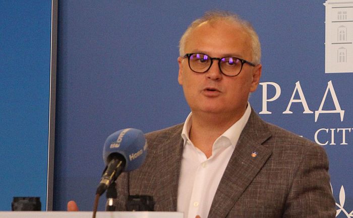 Vesić: Vreme da Krizni štab donese odluku da revakcinisani mogu na utakmice