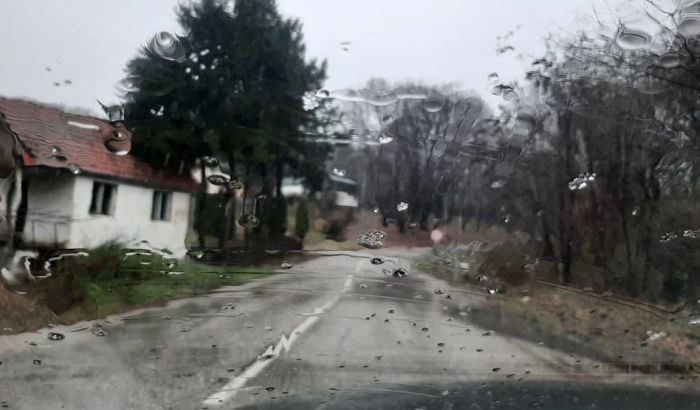 FOTO: Sneg i magla na Iriškom vencu, maksimalna opreznost pri vožnji