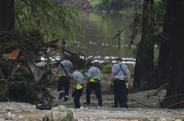 Broj poginulih u poplavama u Teksasu i dalje raste, traga se za nestalim devojčicama