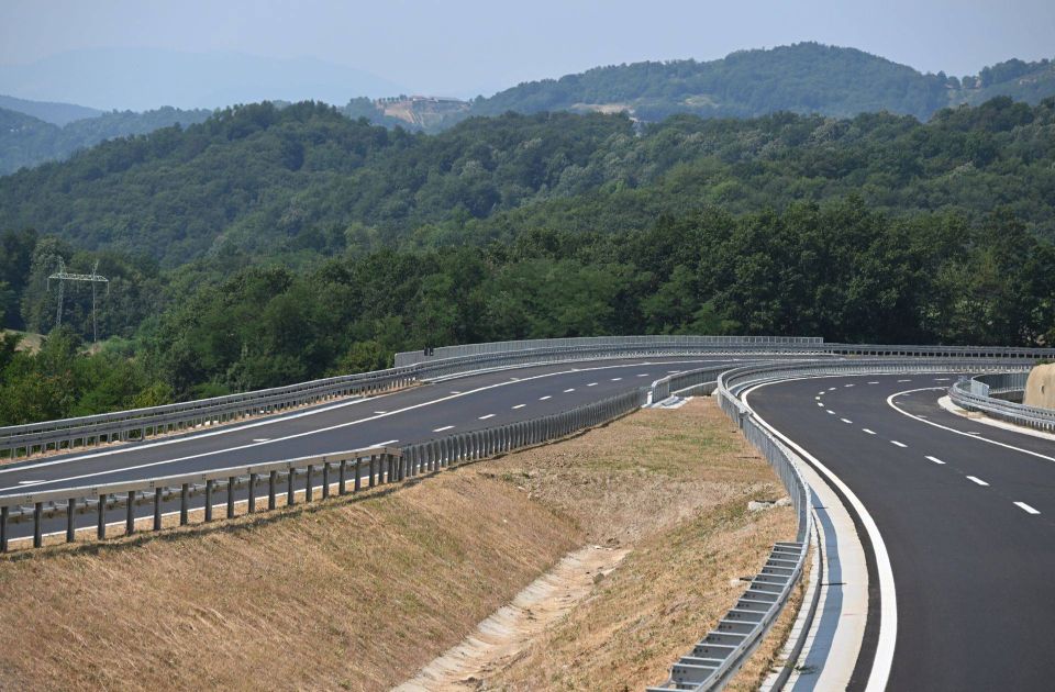 Putevi Srbije: Zabranjeno zaustavljanje i izlaženje iz vozila u tunelima na auto-putu