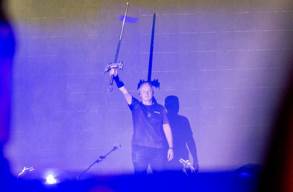 AP: Hrvatski desničarski pevač Tompson i obožavaoci izveli 