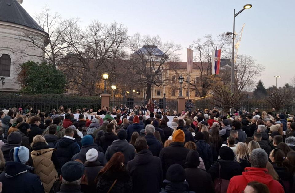 FOTO, VIDEO Javni čas ispred Jovine: "Profesori su dokazali da su mnogo više od predavača"