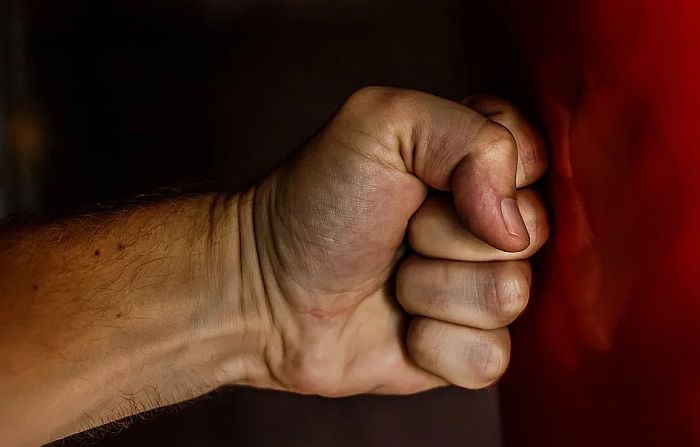 U Severnoj Makedoniji svako bije policajce gde i kako stigne