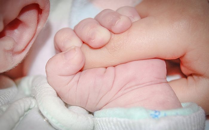 Japanac dobio starateljstvo nad 13-oro dece koje je rodilo devet surogat majki