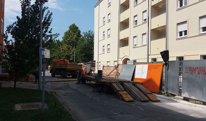 U toku istraga o dodeli posla izgradnje socijalnih stanova u Kisačkoj