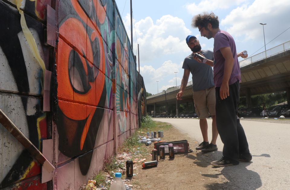 FOTO: Mala Novosađanka svake godine za rođendan dobije prelepi mural, oslika joj ga njen tata