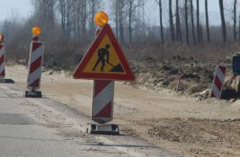 Sanacija klizišta na Puckarošu traje već godinu i po dana - ne nazire joj se kraj, a meštani strahuju za kuće