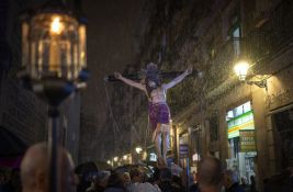 FOTO: Stanovnici Barselone verskom procesijom dočekali kišu nakon devet dana molitve protiv suše