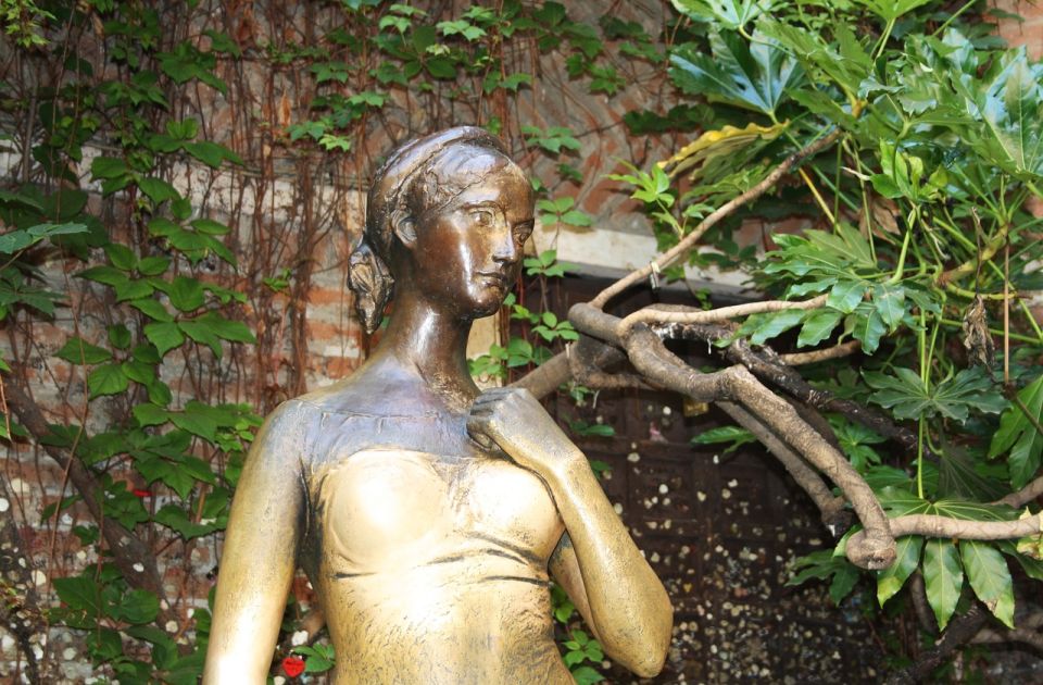 Oštećena statua Šekspirove Julije u Veroni: Turisti joj previše pipali grudi