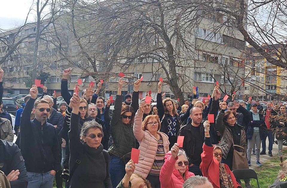 VIDEO Zbor građana MZ "Liman": Protiv izgradnje bilo kakvog objekta kod Štranda 