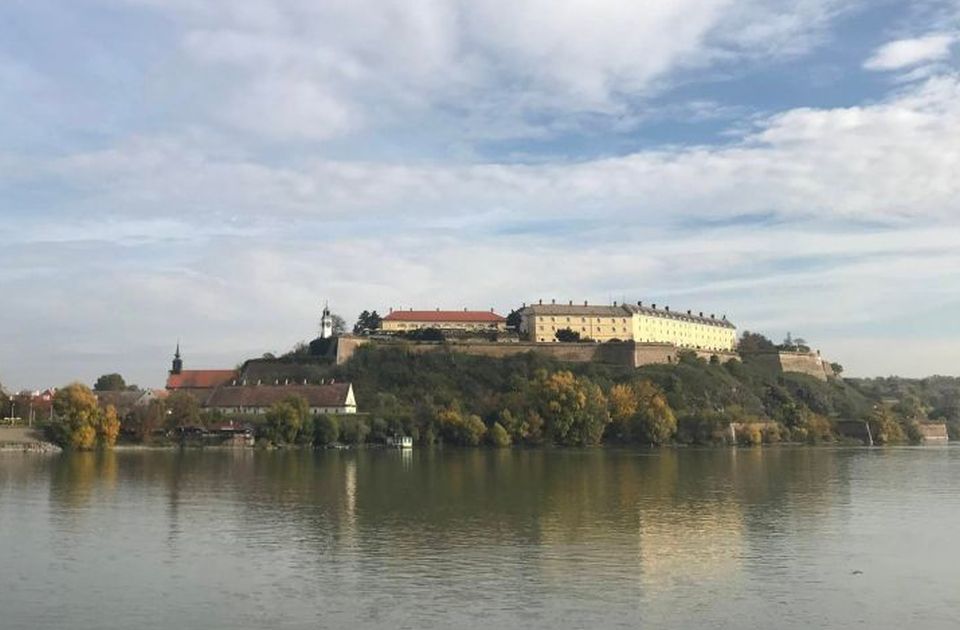 Muškarac pao sa bedema Petrovaradinske tvrđave, sam uspeo da pozove pomoć