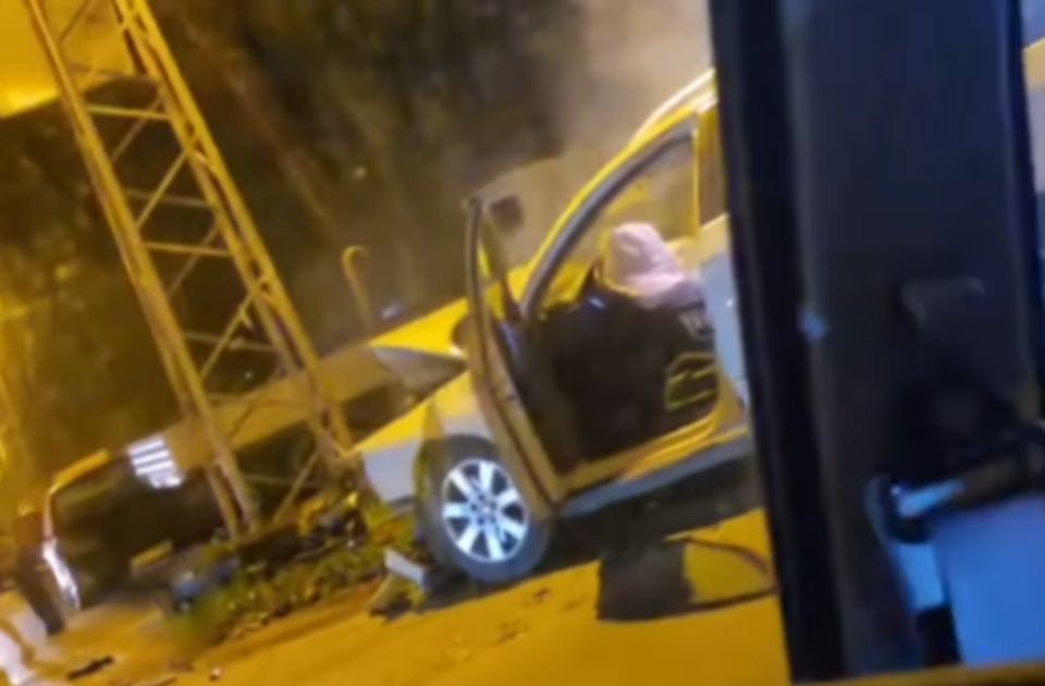 VIDEO: Dva muškarca povređena u udesu na ulazu u Futog