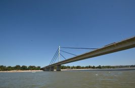 Muškarac skočio sa Mosta slobode, Hitna pomoć ga u pratnji policije prevezla u Urgentni