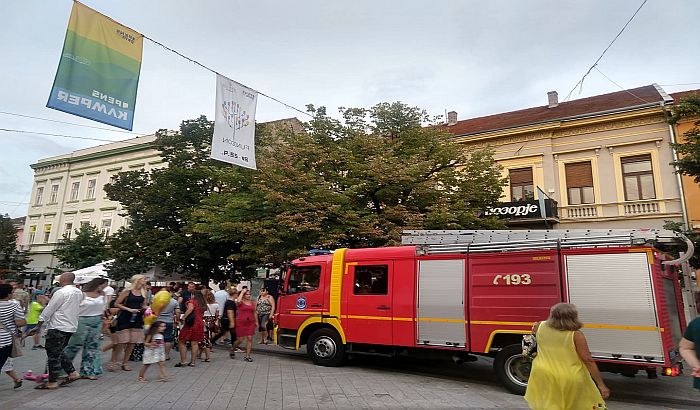 FOTO: Ugašen manji požar u centru