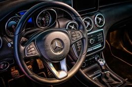 Mercedes povlači gotovo milion automobila, moguć problem sa sistemom za kočenje