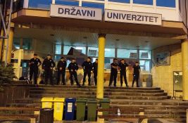 Došlo do sukoba građana i policije ispred zgrade univerziteta u Novom Pazaru