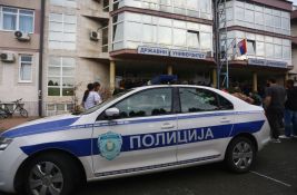 Došlo do sukoba građana i policije ispred zgrade univerziteta u Novom Pazaru