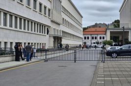 Danas zaseda Skupština APV: Prolaz kod Banovine ograđen, čuva ga policija iako nije najavljen protest
