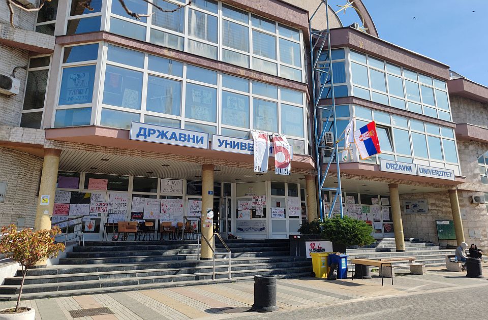 Uprava univerziteta u Novom Pazaru: Zaposleni ušli zbog opasnosti od požara i pripreme za novu godinu