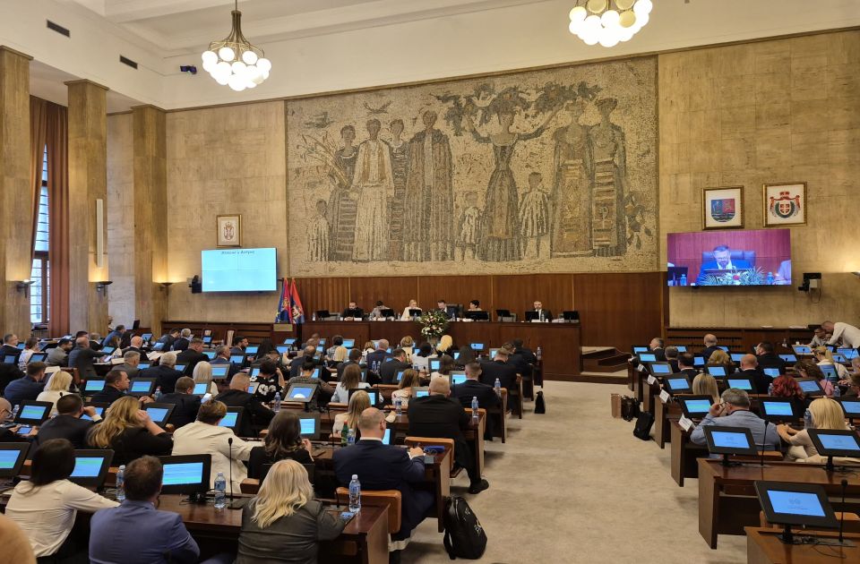Zaseda Skupština APV: Prolaz kod Banovine ograđen, deo opozicije bojkotuje