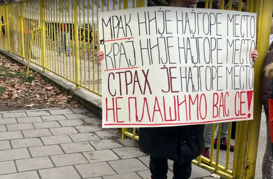 Prosvetari pitaju: Koji pravni osnov je korišćen za odluku o završetku prvog polugodišta?