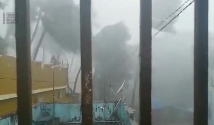 VIDEO: Ciklon "Fani" pogodio Indiju, dve osobe poginule
