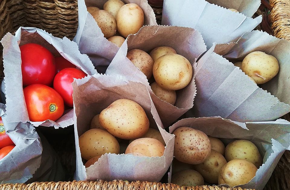 Geni su čudo: Iako ne liče, krompiru je paradajz majka Geni su čudo: Iako ne liče, krompiru je paradajz majka