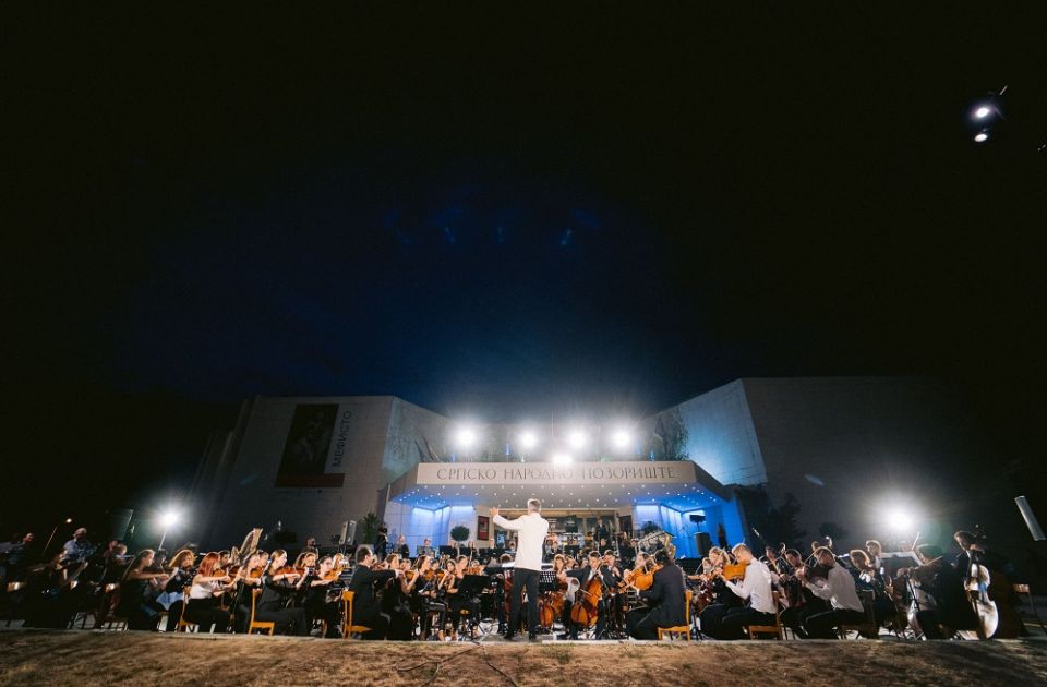 FOTO, VIDEO: Novosađani uživali u koncertu na otvorenom - Malerova simfonija odjekivala centrom