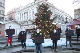  Demonstranti postavili banere kod 