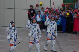 Kina lansirala letelicu sa tri astronauta, jedan će ostati u svemiru godinu dana