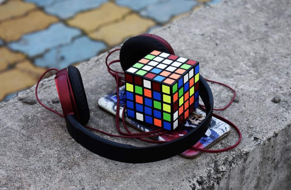 Dizer počinje da obeležava albume sa pesmama generisanim pomoću veštačke inteligencije
