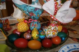 Nekoliko trikova za farbanje jaja
