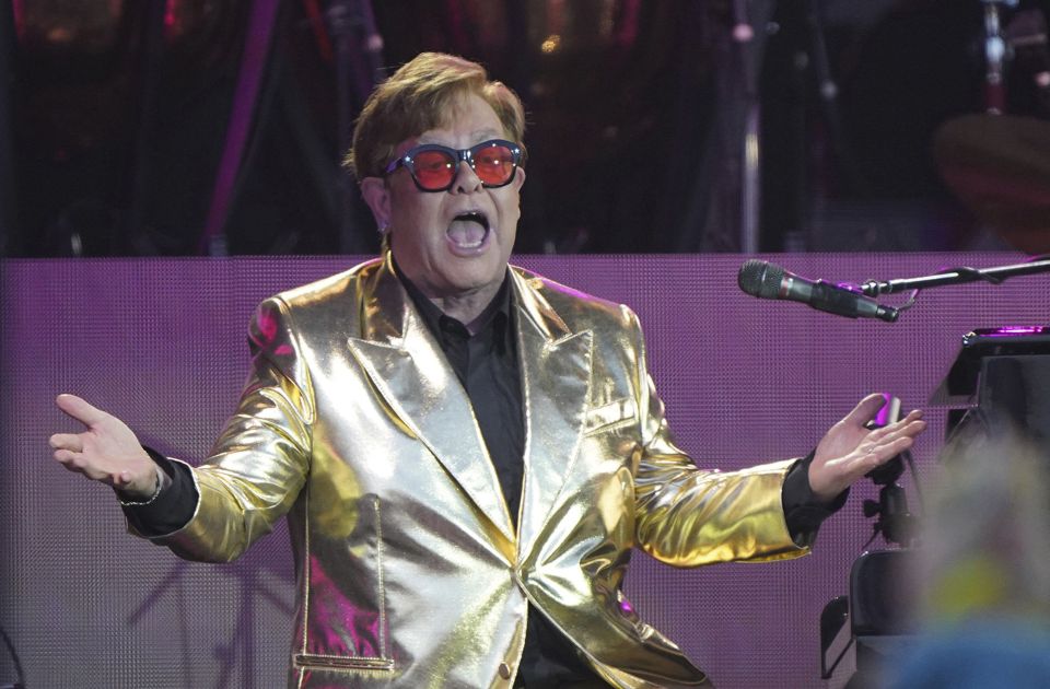 FOTO, VIDEO: Elton Džon se od britanske publike oprostio u Glastonberiju 