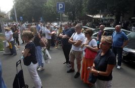 FOTO: Građani protestovali ispred opštine Vračar zbog urušavanja zgrade, traže odgovornost