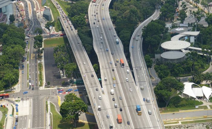 Singapur uveo "dozvolu za kretanje" automobila koja košta 31.000 evra