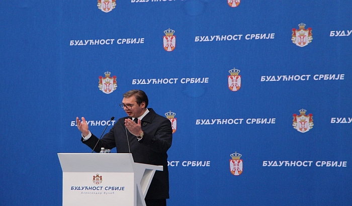 Vučić: Vojska spremna da zaštiti narod