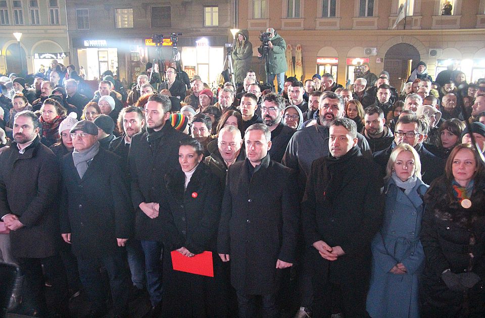 FOTO Miting liste "Srbija protiv nasilja" u Novom Sadu: Hoćemo li dozvoliti da nas uguše u mržnji?