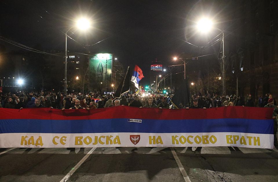 FOTO Desničari protestovali u Beogradu: "Hoće li Šumarice biti poklonjene Nemcima za Lidl?"