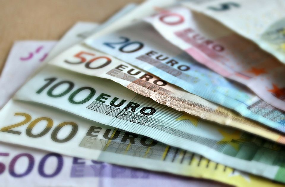 Ruma: Na pumpi razmenio dve falsifikovane novčanice od po 200 evra