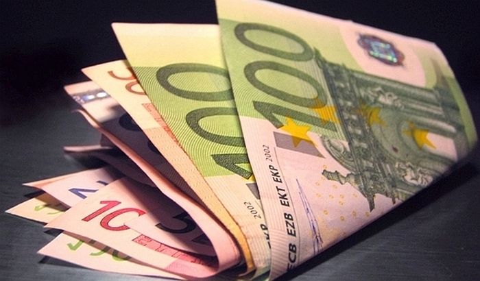 Čovek bacio 120.000 evra u Dunav, novac pripao gradu