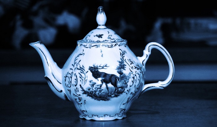 Kupio čajnik za 17 evra, pa ga prodao na aukciji za 650.000 evra