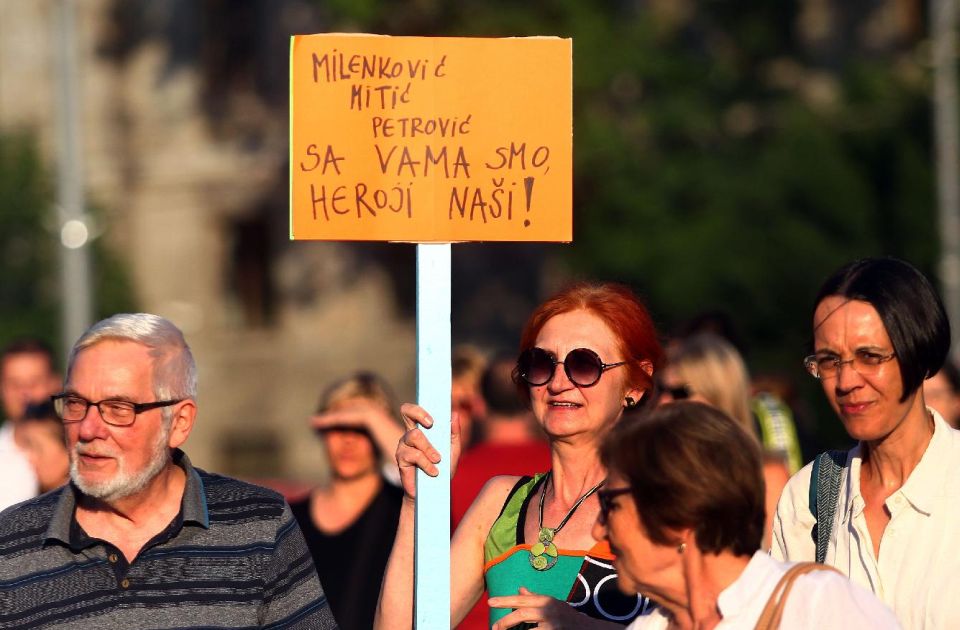 VIDEO: Održan 10. protest u Beogradu, građani pozvani da se u utorak okupe ispred Specijalnog suda