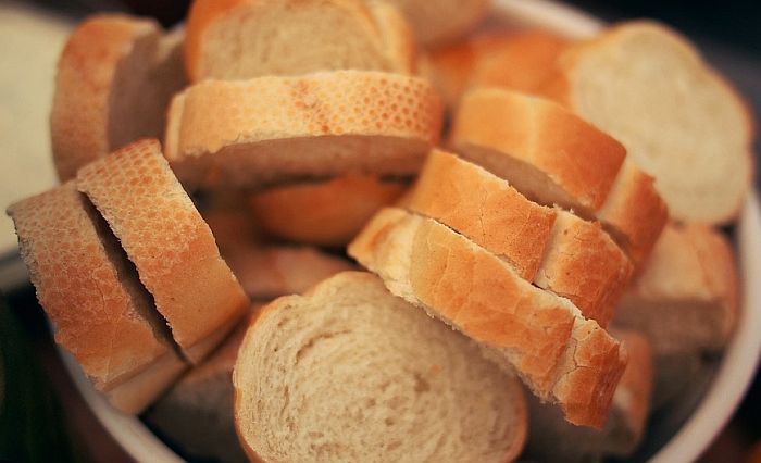 Građani Srbije pretežno jedu beli hleb