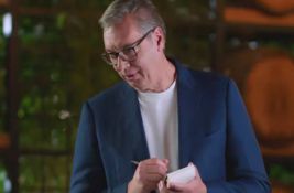 VIDEO: Vučić dao ostavku, pa 