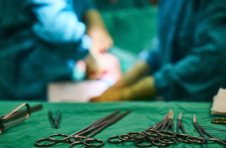 Lekari u Italiji "autotransplantacijom" oka vratili vid slepom čoveku